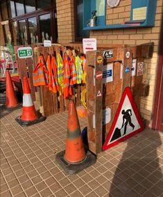 there are construction signs and cones on the sidewalk