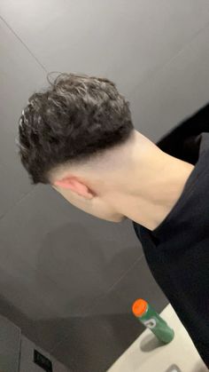 #haircut #menshaircut #dropfade #middropfade Men Haircut Mid Fade, V Drop Fade Haircut, Mid Fade Drop, Mens Low Drop Fade Haircut, Low Mid Fade Haircut Men, Haircut For Flat Head, V Drop Fade, Summer Haircuts Men, Mid Fade Men