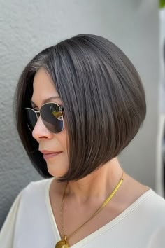 Sharp and stylish sleek chic angled bob, offering a clean, contemporary look for all face shapes Sophisticated Haircut, Bobbed Hairstyles, Choppy Pixie, Angled Bob Haircuts, Bob Haircut For Round Face, Angled Bob Hairstyles, Thick Hair Cuts, Short Hair Tomboy, Popular Short Hairstyles