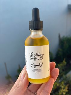 Made with love from a mother to you! Pure Moroccan Argan Oil --no added oils or essentials oils! 2oz of goodness! All items are consciously handmade by me in small batches, and contain lots of love and a little magic✨ * Vegan * Cruelty Free * Fragrance Free * Silicone Free * No Artificial Colors * No Artificial Chemicals * No Parabens * No Alcohol Just pure luxe quality.   To use: Apply oil 1-2 times daily to damp or dry hair or skin.  100% Pure, Organic, Virgin, Cold Pressed & Unrefined oils In Argan Hair Oil, Massage Oils Recipe, Different Types Of Acne, Massage Oils, Types Of Acne, Aging Face, Argan Oil Hair, Moroccan Argan Oil, Oil Hair