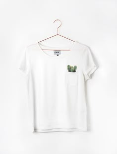 t-shirt cactus pocket // oh !k Cactus Embroidery, Tiny Cactus, Be Unique, Cute Shirts, Graphic Shirts, Diy Clothes, Dress To Impress, Style Me, What To Wear