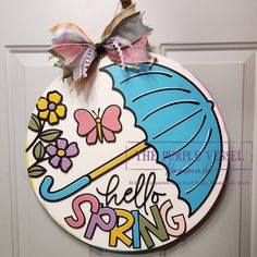 a door hanger that says, hello spring with an umbrella and flowers on it