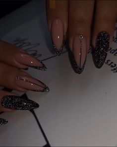 Black Nails With Glitter, Brown Acrylic Nails, Gothic Nails, Casual Nails, Nail Art Designs Videos, Acrylic Nails Coffin Pink, Nail Designs Glitter, Oval Nails, Fire Nails