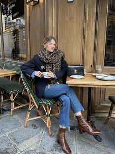 Ralph Lauren Boots Outfit, Hoc Autumn, Jean Levis, Ralph Lauren Boots, Thanksgiving Fashion, Parisienne Chic, Paris Style, 2024 Outfits, Style Inspiration Fall