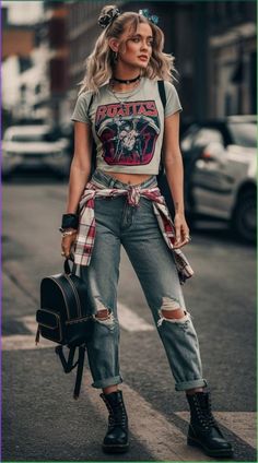 Outfit Idea Photoshoot, Band Shirt And Flannel Outfit, 90s Fashion Inspiration Vintage, Grunge Woman Outfits, Combat Boots Photoshoot, Folk Grunge Outfit, Hipster Outfits Aesthetic, Womens Grunge Outfits, Grunge Look Outfits