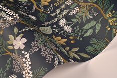 an image of a wallpaper with flowers and leaves on the back half of it