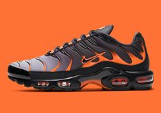 Cool Nike Shoes, Nike Essentials, Sneakers Nike Air Max, Orange Sneakers, Nike Tn, Kicks Shoes, Nike Air Max Tn, Tenis Nike, Shoes Sneakers Nike