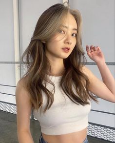 Cute Korean Hairstyles, Hair Inspo Brown, Two Color Hair, Fake Photo Short Hair, Hair Color Underneath, Hair With Highlights