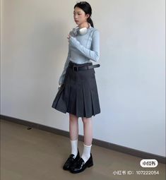 Short Flare Skirt Outfit, Mid Skirt Outfits, Inspo Fits, Jewish Girl, Japan Outfit, Fashion Design Clothes, Business Casual Outfits, Casual Style Outfits