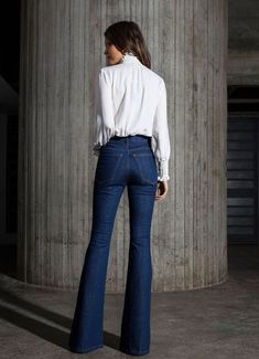 Outfit Design Ideas, Flair Jeans Outfit, Neutral Style, Rock Outfits, Nice Outfits, Outfit Design