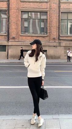 Korean girl Baguio Outfit, Simple Casual Outfits, True Winter, Japan Outfit, Soft Winter, Deep Winter, Everyday Fashion Outfits, Casual Day Outfits, Classy Casual Outfits