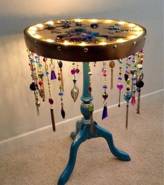 a table that has some kind of jewelry on it and lights in the middle of it