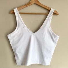 Gapfit Tank Top White Nwt Size L Tank Top White, Gap Fit, White Tank Top, White Tank, Fitness Workout, Tank Tops Women, Gap, Color White, Womens Tops