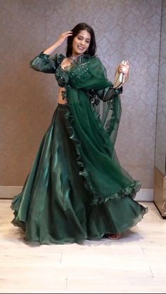 Gown Neck Design Western, Mehandi Ceremony, Western Saree, Gown For Wedding, Easy Hairstyles For Thick Hair, Organza Lehenga, Fashionable Saree Blouse Designs