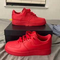 Deadstock Nike Air Force 1 Rojos, Red Air Forces, All Red Nike Shoes, Red Air Force 1, Nike Air Force 1 Red, Varsity Fashion, Forces Outfit, Nike 97, Red Force