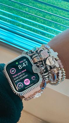 Arm candy Bracelets Stacked With Apple Watch, Cute Apple Watch Aesthetic, Apple Watch Home Screen Ideas, Apple Watch Pandora Bracelet, Outfit Accessories Aesthetic, Bracelet Stack Ideas With Apple Watch, Apple Watch Wrist Stack, Apple Watch Styling, Apple Watch Home Screen