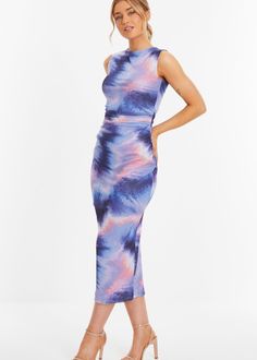 This midaxi dress features a lilac abstract print and a round neckline, crafted from lightweight mesh for comfort. Ideal for summer events and festivals, it offers a flattering bodycon fit. Dress Quiz, Lilac Blue, Dresses Purple, Midaxi Dress, Purple Abstract, Pink Abstract, Summer Events, Care Label, Smock Dress