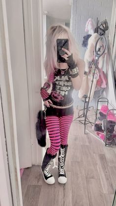 #queen #pink #scene 2012 Emo Aesthetic, Emo Outfits With Skirt, Scene Fits 2000s, Cute Scene Outfits, Easy Scene Outfits, Scene Outfits Ideas, Scene Winter Outfits, 2010 Emo Fashion, Scene Rave Outfits