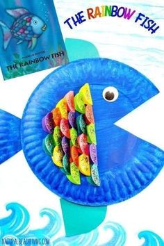 the paper plate fish is made to look like candy