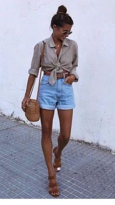 Moda Chic, Italian Women, Cute Summer Outfits, Mode Inspiration, Comfortable Fashion, Jeans Shorts, Short Outfits, Spring Outfits, Chic Style