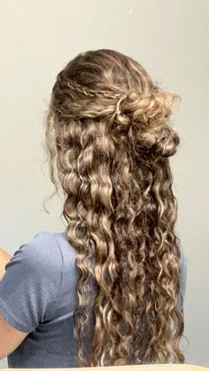 Curly Blonde Hair Styles, Blonde Wavy Hair Styles, Blonde Curly Hair Hairstyles, Wavy Hair Hair Styles, Curly Beachy Hairstyles, Hairstyles For Curly Hair Down, Simple Curly Hair Hairstyles, Curly 2b Hairstyles, Natural Wavy Hair Hairstyles