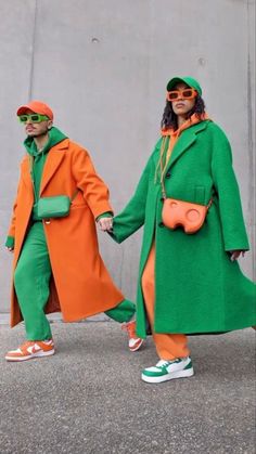 Colourful Streetwear, Orange And Green Outfit, Matching Outfits Couple, Cute Couple Matching Outfits, Couple Outfits Matching, Couple Outfit Ideas, Couple Matching Outfits, Outfits Matching, Color Combos Outfit