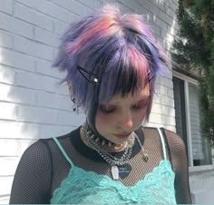 Multi Colored Dyed Hair, Punk Short Hair, Tomboyish Side Tails, Tri Color Hair, Alternative Hair Color, Cool Short Haircuts, 2024 Hair Trends For Women, Wear Headphones, 2024 Hair Trends