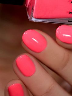 Summer Nails 2023 Gel Orange, Summer Nails Vibrant Colors, Gel Manicure Summer 2023, Spring Time Nail Colors, Powder Nails Colors, Summer Nails 2023 Coral And Pink, Florescent Pink Nails Neon, Aruba Nails Summer, Summer Nails 2023 Tan Skin