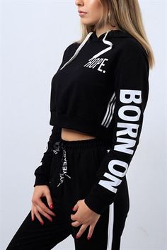 Black Sportswear Sweatshirt For Workout, Black Winter Sportswear Sweatshirt, Black Sweat-resistant T-shirt For Sports Season, Black Sportswear Sweatshirt, Black Sweat-resistant T-shirt For Sports, Tracksuit Women Fashion, Casual Athletic Outfits, Tee Shirt Fashion, Professional Outfits Women