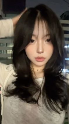 Face Frames Haircut, Short Layers Wispy Bangs, Layered Hair And Face Framing, Douyin Curtain Bangs, Wispy Bangs With Face Framing Layers Korean, Korean Hairstyle Mid Length, Soft Wispy Bangs Oval Face, Soft Layers With Wispy Bangs