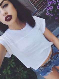 Dark burgundy lip color with a simple winged eyeliner look Milani Makeup, Burgundy Lips, Dark Lips, Grunge Makeup, Makeup Goals, Red Lipstick, Beauty And Fashion, Alternative Rock, Glam Rock