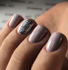 Simple Nails With Glitter Accent, Gray And Sparkle Nails, Neutral Manicure With Accent Nail, Nail Colors With Accent Nail, Muted Lavender Nails, Fall Nails Sparkle Accent, Best Nails For Wedding Guest, Short Oval Glitter Nails, November Dip Nails 2023