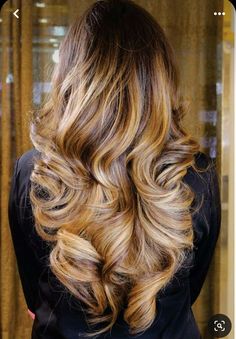 Hair Growth Methods, Black Hair Inspiration, Hair Colorful, Foto Inspo, Work Hair, Hair Color Caramel, Haute Hair, Honey Blonde Hair