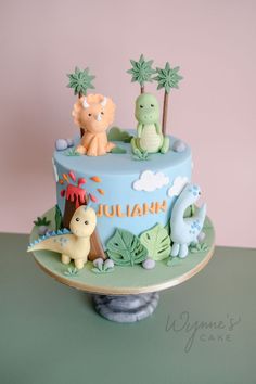 Dinasour Theme Cake Ideas, Dino Cake 3rd Birthday, Birthday Cake With Dinosaurs, Dino Cake 1st Birthday, Dinosaurus Birthday Party Ideas, Cute Dino Party, Dinosaur Mini Cake, 1st Birthday Party Ideas Dinosaur, Dino Cake Birthday