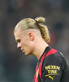 Erling Haaland Hair, Haaland Hairstyle, Haaland Hair, Man Bun Undercut, Football Hair, Man Bun Hairstyles, Boys Hair, Ronaldo Football