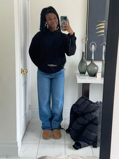 Outfit inspo, ootd, school, school outfit, uggs, bagy jeans, hoodie, uggs outfit, casual, comfy, black hoodie, hoodie outfit, blue jeans, jeans outfit, black girl, bue, blue outfit, black outfit, school Bagy Jeans, Hoodie And Jeans Outfit, Black Jean Jacket Outfit, Black Sweats Outfit, Blue Hoodie Outfit, Outfit Blue Jeans, Dark Blue Jeans Outfit, Black Hoodie Outfit, London Outfits