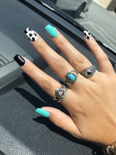 Western Nails Medium Length, Country Nail Ideas Acrylic, Diy Western Nails, White And Turquoise Nails Western, Cute Teal Nail Ideas, Oval Western Nails, Lainey Wilson Nail Ideas, Teal Country Nails, Western Pedicure