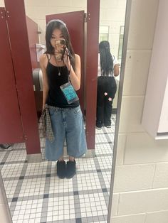 #skater #jorts #y2k #alternativefashion Edgy Skater Outfits, Skater Girlfriend Outfits, Skater Accessories, Skater Look, Skater Girl Outfits, Thrifted Outfits