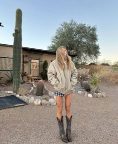 Festival Country Outfit, Western Granola Outfits, Daphne Core, Formal Ootd, Desert Photoshoot Ideas, Granola Outfits, Chestnut Springs, Desert Photoshoot, Miley Stewart