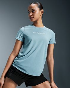 For running and rest. With a soft cotton-like feel – for powerful performance and comfort. Don’t let the luxurious cotton-like feel fool you. Made with recycled polyester, which wicks away moisture, the On Run-T is thoughtfully created to keep you cool and dry during your run. There's no need to compromise – the On Run-T balances total comfort with high performance. To make your next run one to remember. Features an On running graphic, so you can affirm your On love. It also looks pretty cool. A Cold Weather Activities, Running Accessories, Weather Activities, Travel Shoes, Cooler Look, Outdoor Shoes, Tennis Clothes, Lifestyle Clothing, Outdoor Apparel