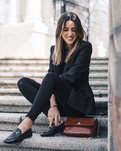 50 best outfits to wear with jeans this year #winteroutfits #outfits #outfits2019 Loafers Outfits, How To Wear Loafers, Loafers Outfit, Instagram Look, Business Outfit, Black Women Fashion