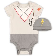 Get your little one ready for the day with this Harry Potter Hogwarts Uniform bodysuit and hat set. It features a three-snap bottom for easy dressing and matching graphics to make your youngster look like the Boy Who Lived. Harry Potter Newborn, Harry Potter Hogwarts Letter, Hogwarts Uniform, Weasley Harry Potter, Harry Potter Ron Weasley, Hogwarts Letter, Harry Potter Baby, Harry Potter Merchandise, Hat Set