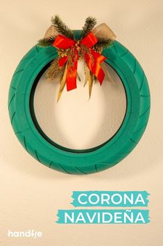 a green wreath with red bows hanging from it's side and the words corona naviddena above it