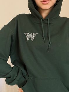 كن خيراً و سيعود الخير لك .Do good, and good will come to you Forest Green Hoodie Dark Green Hoodie Aesthetic, Green Hoodie For Fall, Green Hoodie Aesthetic, Forest Green Clothes, Emery Core, Hogwarts Fits, Grad Hoodies, Butterfly Calligraphy, Forest Green Outfit