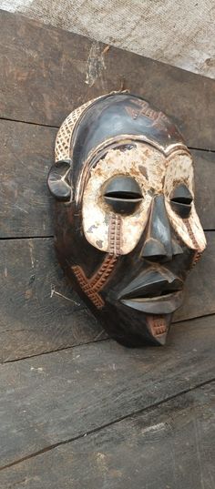 This piece is an ORIGINAL Chokwe tribal mask that is used for decoration. Made of wood. It was picked recently from South Kivu area in Katanga region Eastern DRC and measures 16x11x4 inches. Weight is appx 1.5kg. Do you like this item and have a question....OR WANT TO MAKE ME AN OFFER? --Message me on Etsy or call me on my mobile or thru WhatsApp. Check my profile. --All sales go thru Etsy. --For more great African items, see our other shop at: www.etsy.com/shop/vintageafricancraart Any VAT or i African Artifacts, Brown Checkered, Afrikaanse Kunst, Paper Mache Sculpture, African Mask, Art Carved, Black Artwork, Masks Art, African Masks