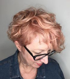 Youthful Asymmetrical Pixie for a Woman over 50 Curly Angled Bobs, Chelsea Houska Hair, Strawberry Blond, Blonde Wedding Hair, Large Curls, Blonde Hairstyle, Curly Haircuts, Curly Hair Types, Blonde Curly Hair