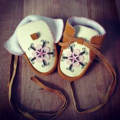 Baby slippers that I made from deer hide. I found the flower pattern here on Pinterest Bead Patterns For Moccasins, Mocassin Pattern, Native Moccasins, Moccasin Pattern, Baby Moccs, Beaded Moccasins