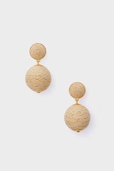 Chic Gold Jewelry For Vacation, Chic Round Summer Jewelry, Chic Beige Beach Jewelry, Chic Gold Earrings For Vacation, Chic Beige Dangle Jewelry, Natural Drop Earrings For Summer, Beige Round Summer Jewelry, Trendy Beige Drop Earrings, Elegant Round Natural Jewelry