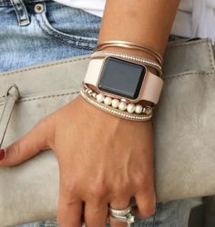 Apple Watch Silicone Band, Black Apple Watch Band, White Apple Watch Band, Apple Watch Bands Fashion, Apple Watch Fashion, Apple Watch Bracelets, Casing Iphone, Silver Pocket Watch, Apple Watch Accessories