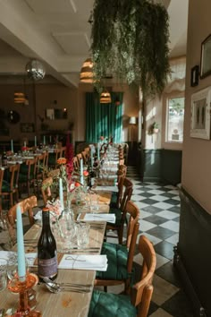 The Anchor pub wedding in Oxford with minimalist wedding tablescapes | Twigs Branch Photography Pub Wedding Decorations, Irish Pub Wedding, Hackney Wedding, Colour Palette Wedding, Oxford Town, Branch Photography